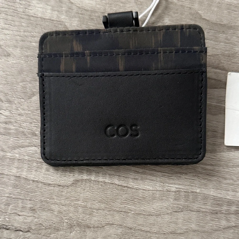 Cos Cardholder - Picture 1 of 5